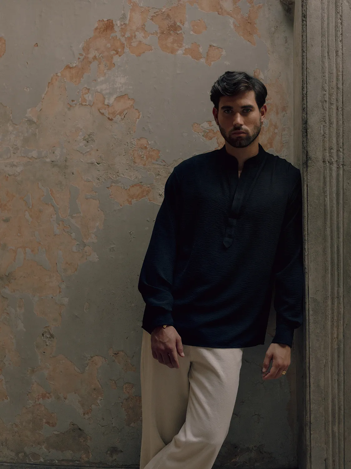 camisa-negra-textura-look-01