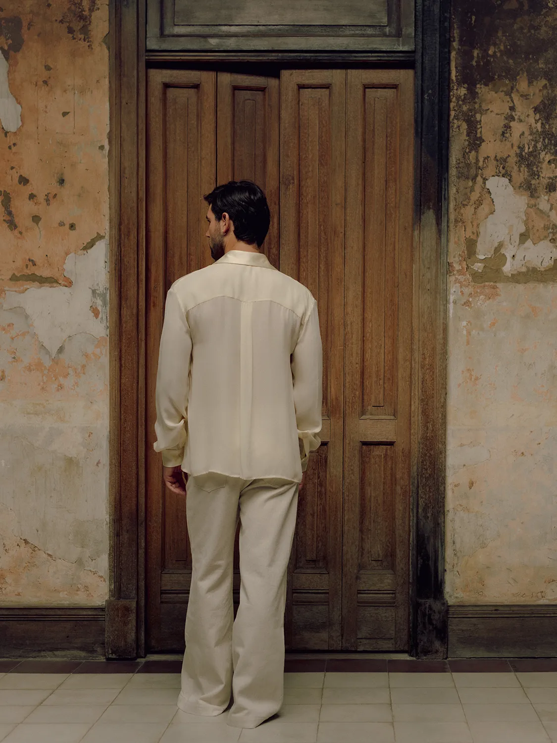 camisa-seda-amarilla-look-02